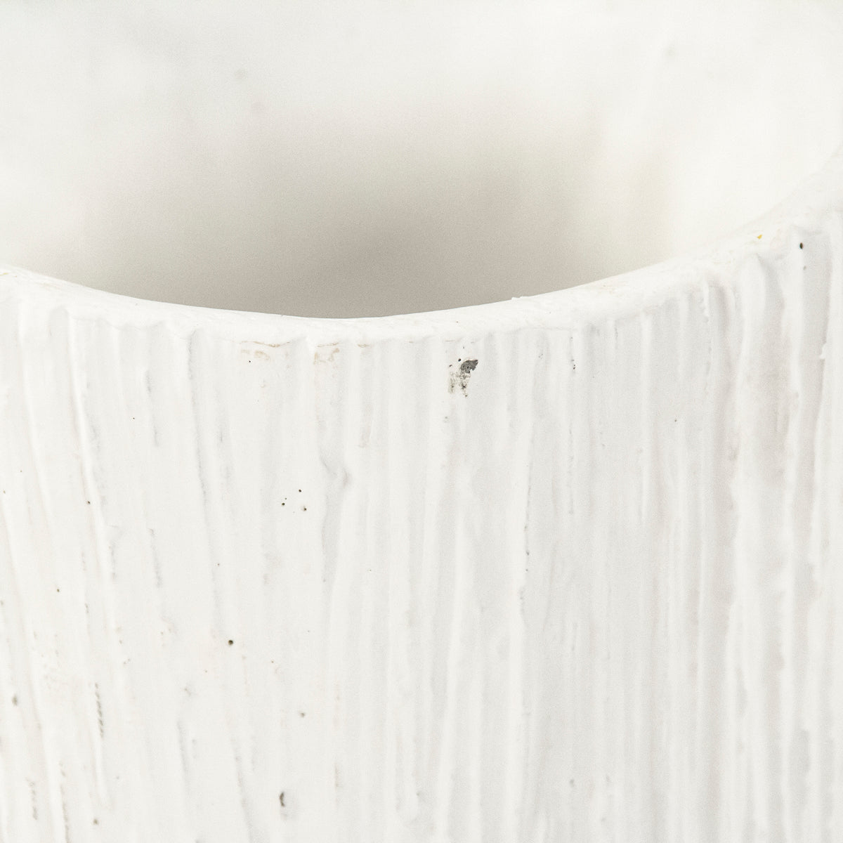 Distressed White Vase (10043L A148) by Zentique