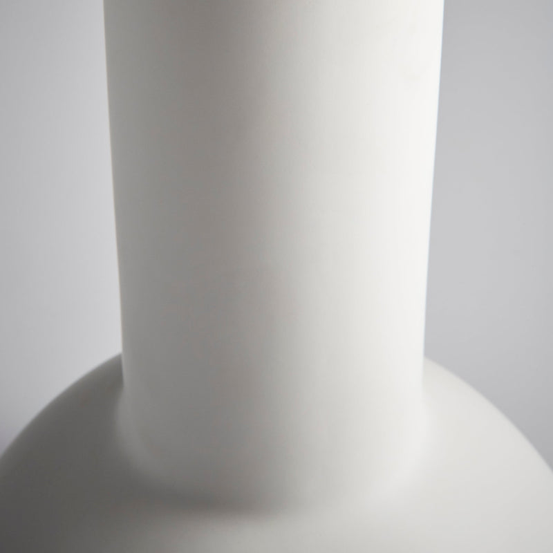 Purezza Vase|White-Medium by Cyan