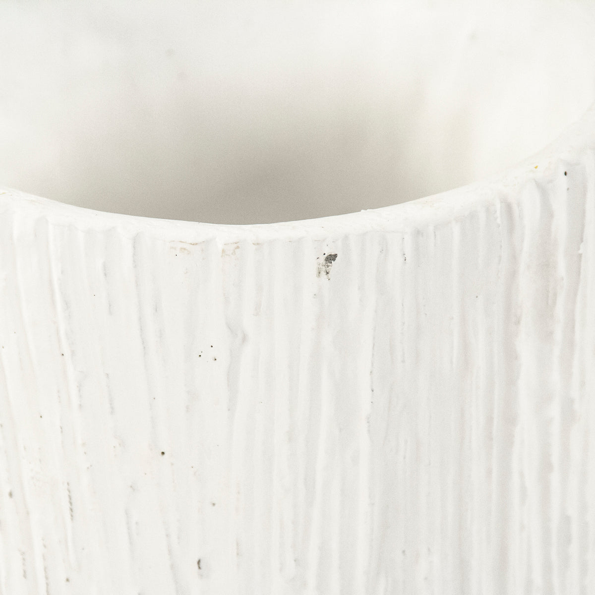 Distressed White Vase (10043S A148) by Zentique